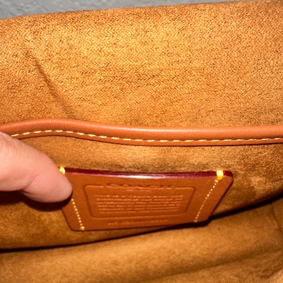 Coach Beat Shoulder Colorblock Bag with Rivets
Missing short arm strap - Picture 8 of 9